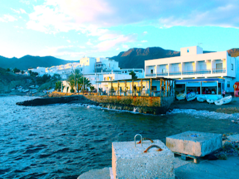Hoteles y hostales en La Isleta del Moro Parque Natural Cabo de Gata