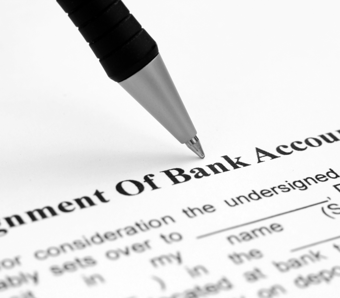 What are the pros and cons of a checking account? CACCU