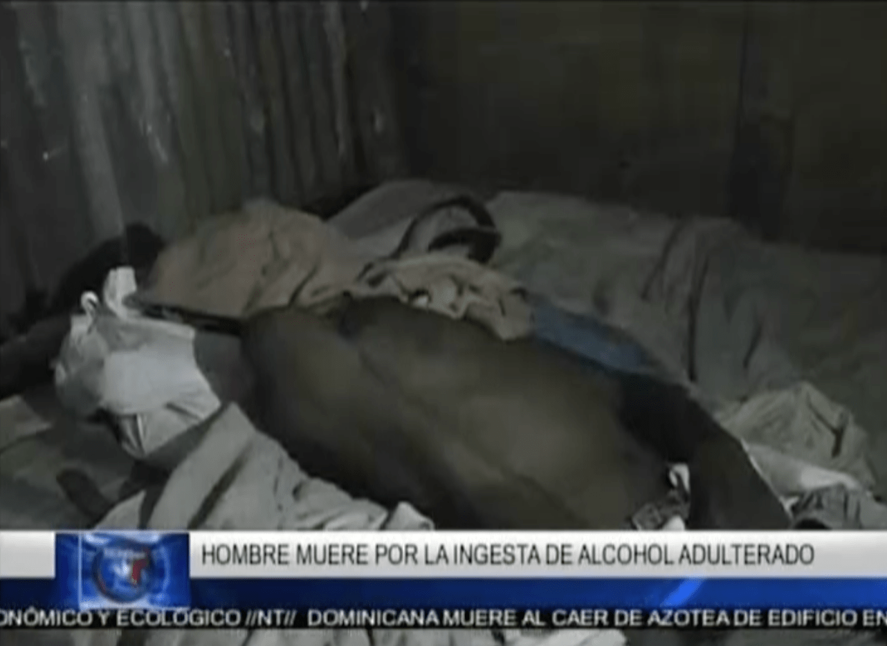 Hombre muere por beber ron de fabricación casera en Boca Chica
