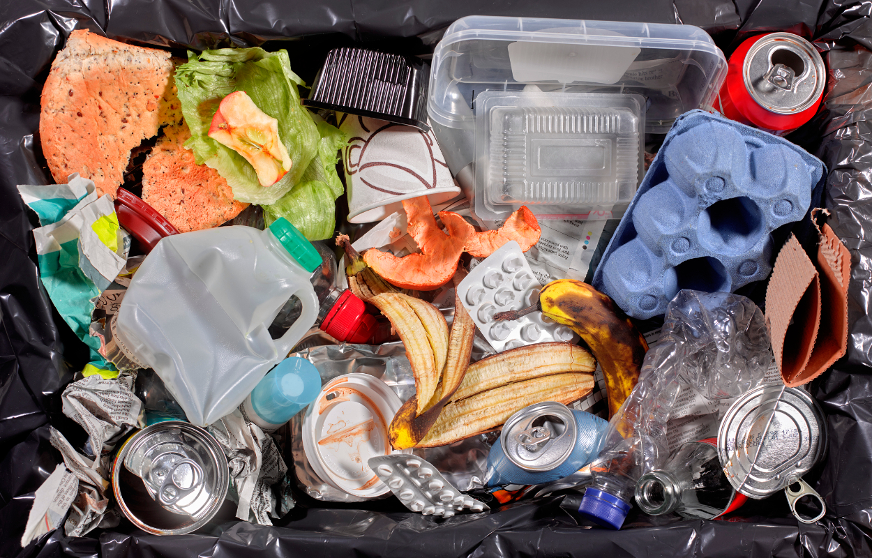 ¡Cuidado es peligroso! Estas cosas nunca debes tirarlas a la basura