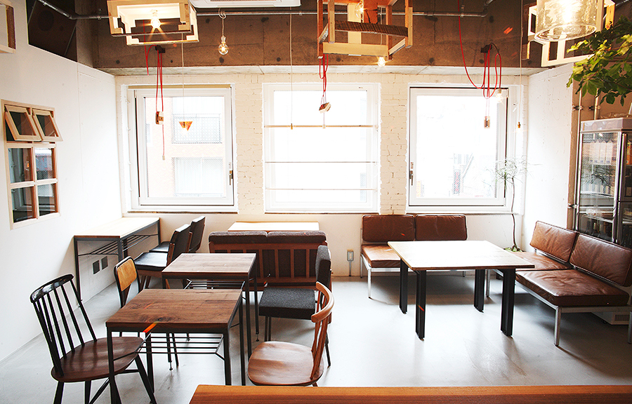 新宿3丁目 カフェ ウォール