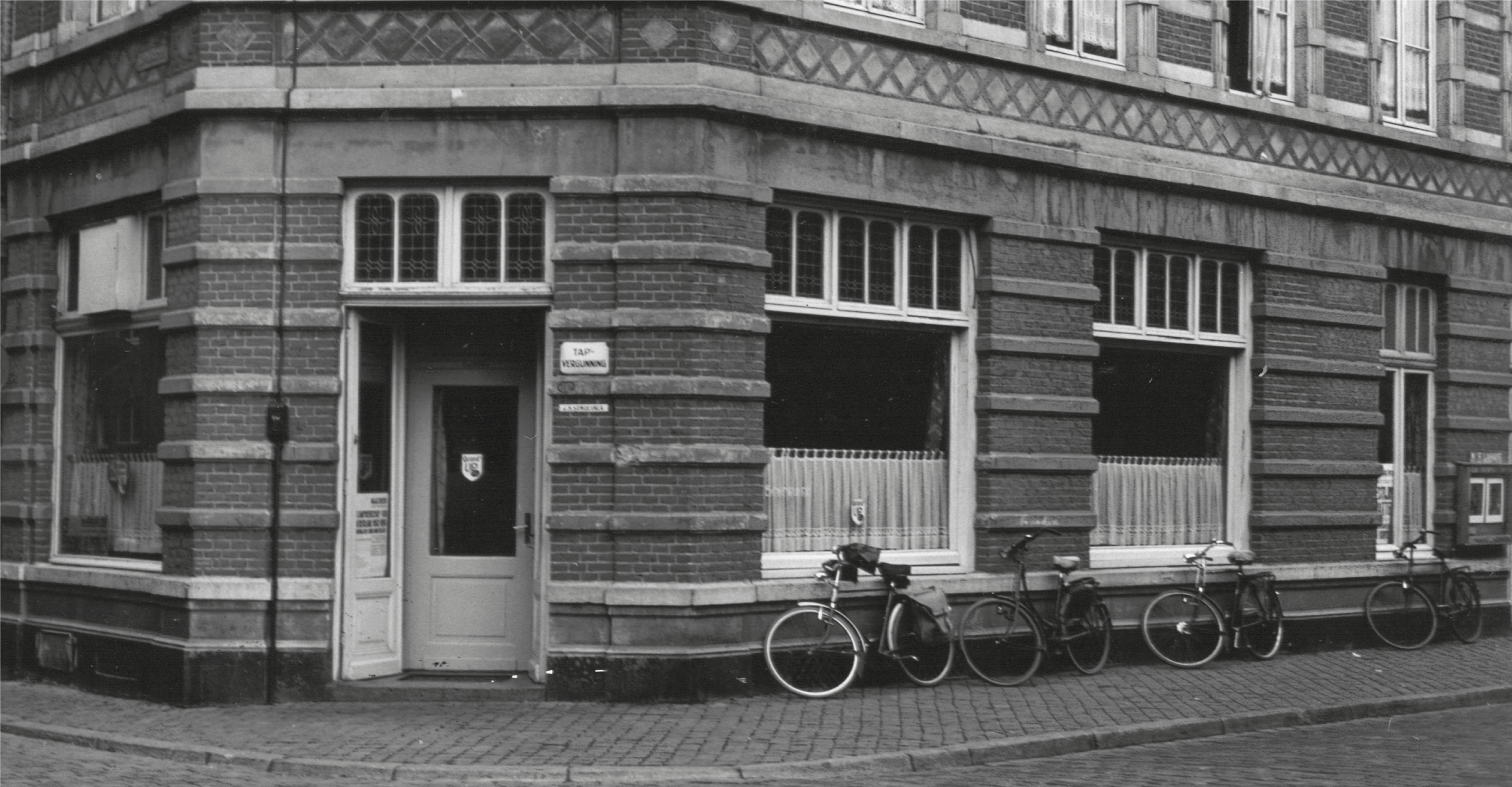 Cafe Zondag sandwiches, paninis, salades, tapas & gezellige feestjes