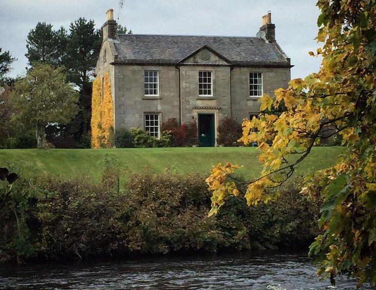 Photographs and map of Crossford Village on the River Clyde Walkway in Lanarkshire in Central