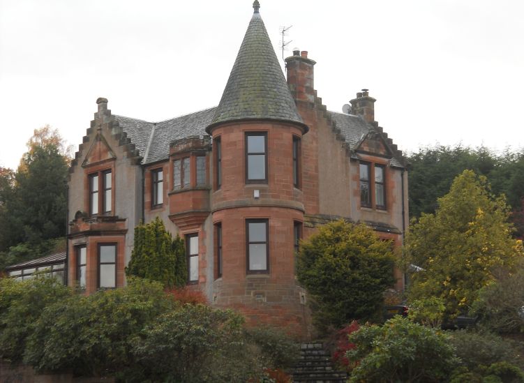 Photographs and map of Crossford Village on the River Clyde Walkway in Lanarkshire in Central