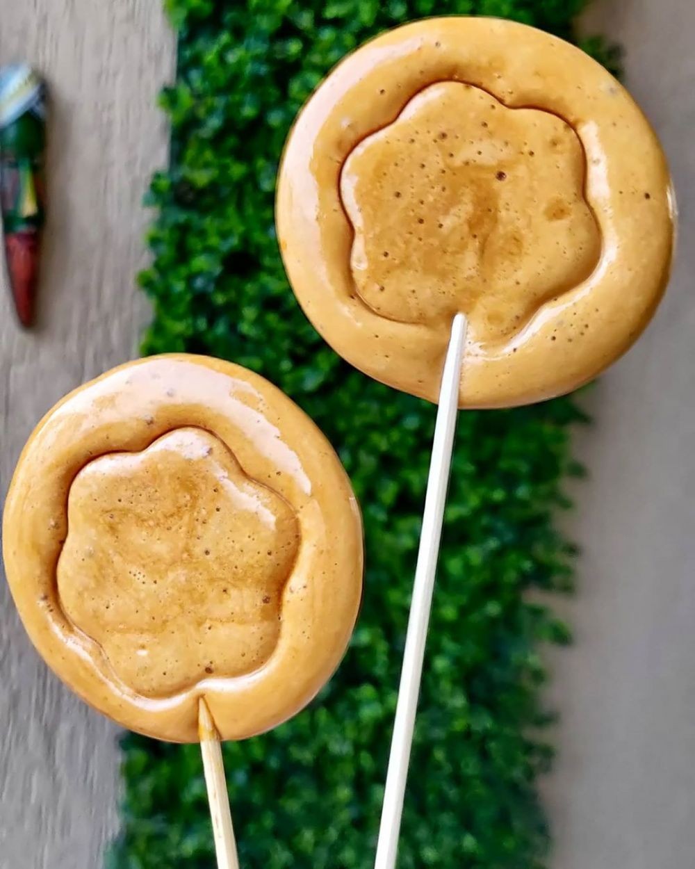 Bikin Dalgona Candy yuk, Hanya Pakai 2 Bahan Saja! CakapCakap