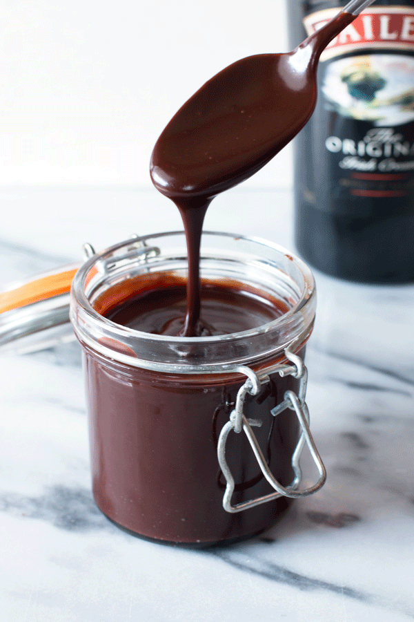 Bailey's Hot Fudge Sauce Cake 'n Knife