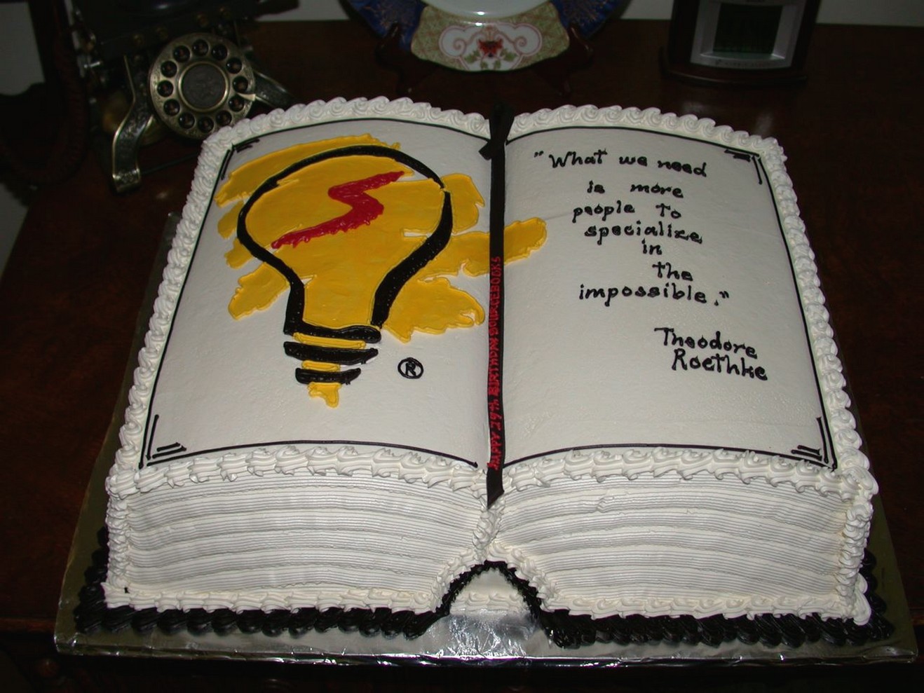 Open book Graduation Cake.jpg HiRes 1080p HD