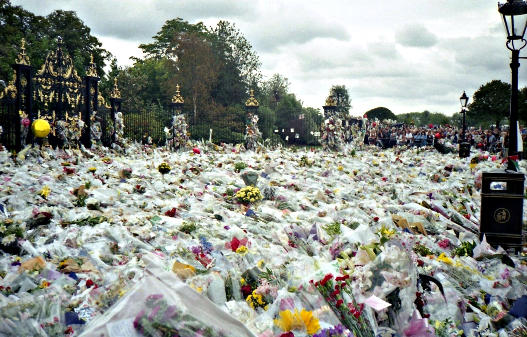 CONFESSIONS OF A FUNERAL DIRECTOR » Princess Diana’s Funeral Flowers