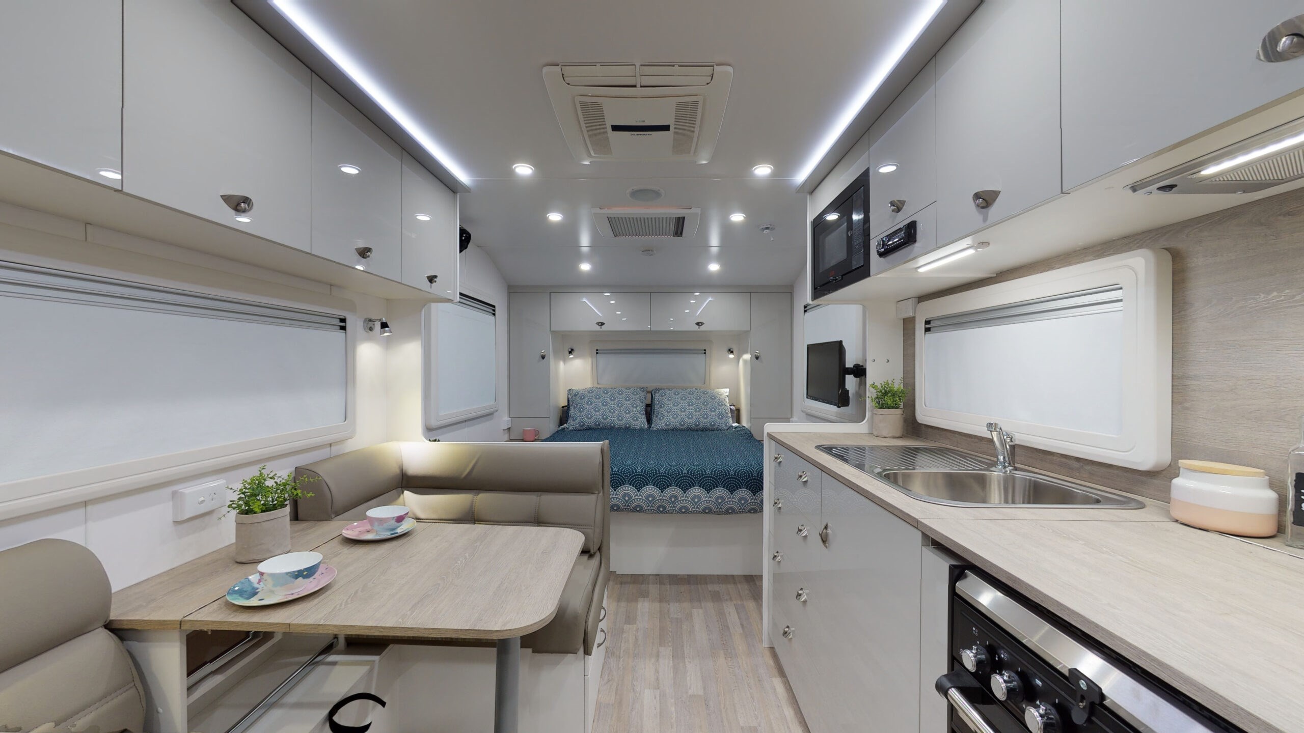 RAZOR FRANKLIN Caravans Range Cameron Caravans