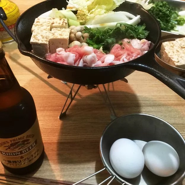 キャンプでスキレットすき焼き CAMP HOUSE キャンプのように田舎暮らしを楽しむ。