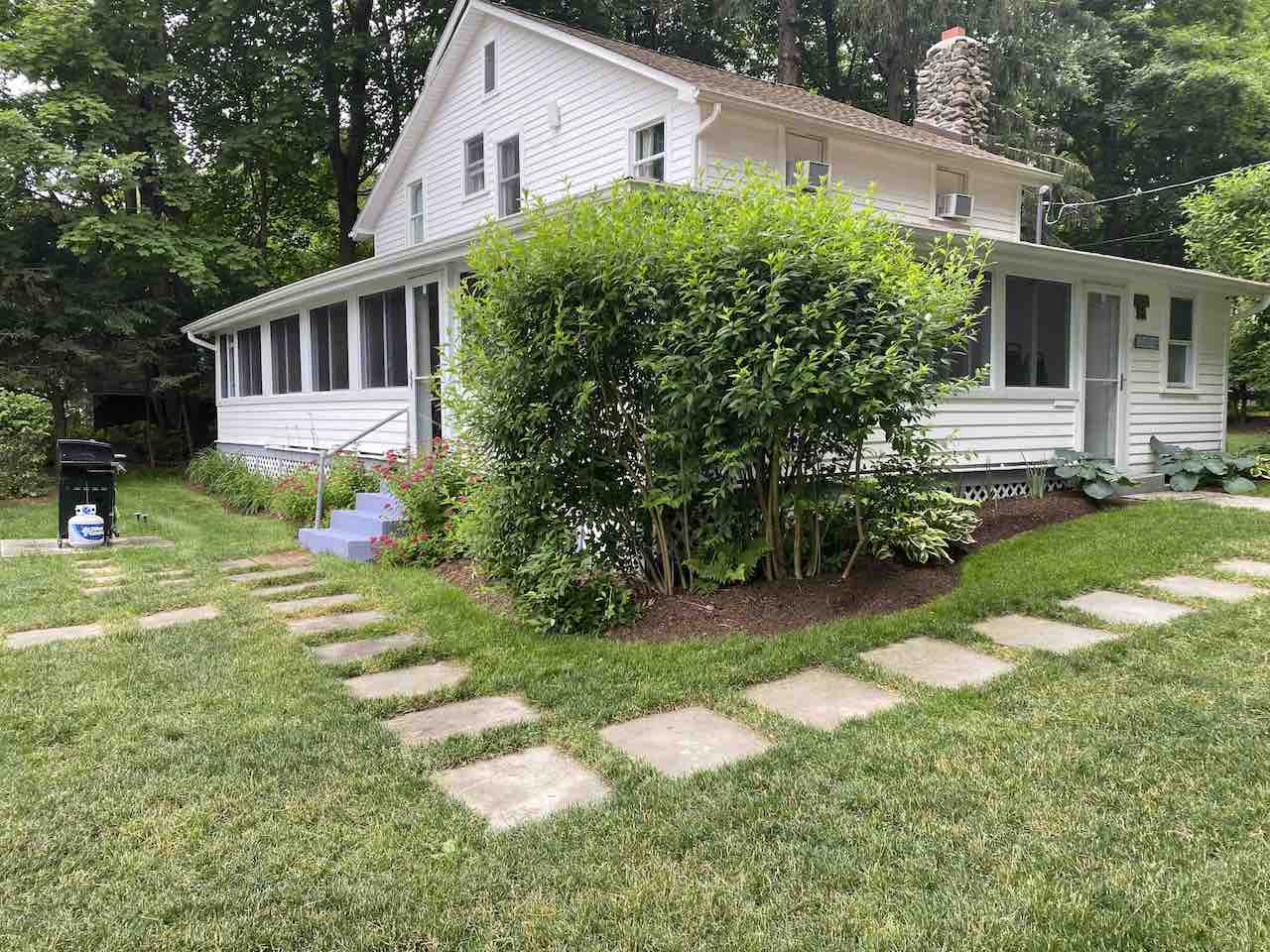 2Story Cottage in Spectacular Bantam Lake Camp David