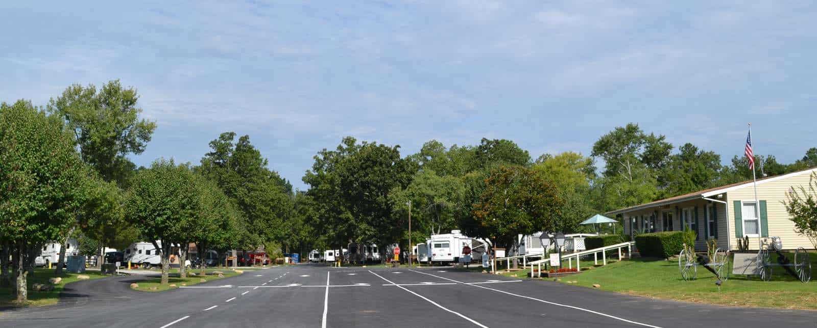 Chattanooga Holiday Travel Park RV Campground Chattanooga Tennessee TN