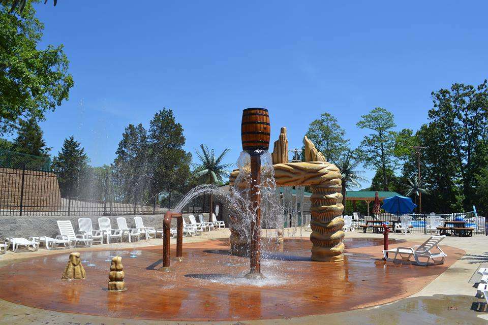 Yogi Bear's Jellystone Park Camp and Resort at Mammoth Cave in Cave