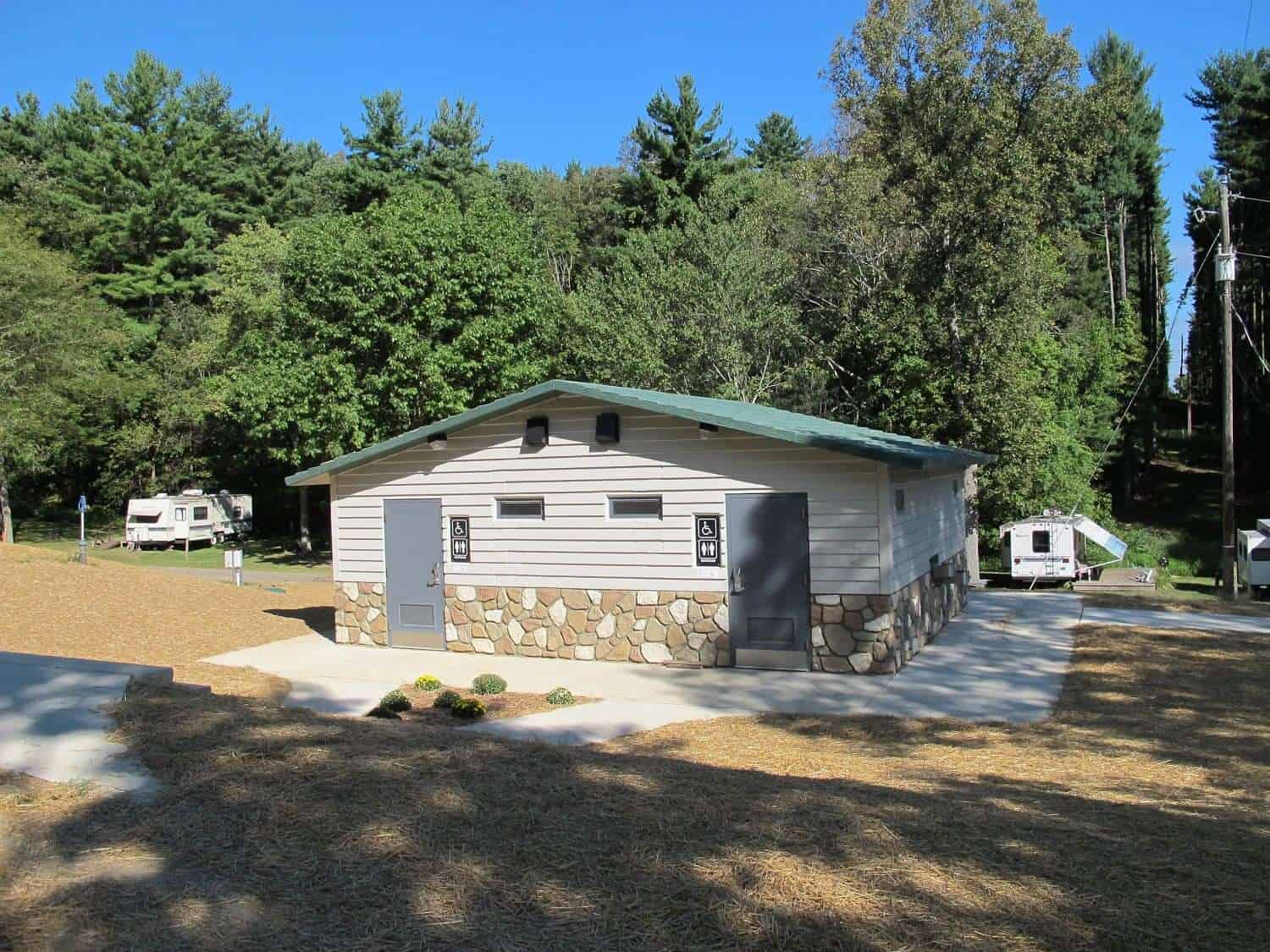 Clendening Lake Marina and Campground Freeport Ohio OH