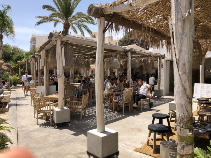Cala Ratjada eine Bucht mit zwei Gesichtern Strand & Nachtleben