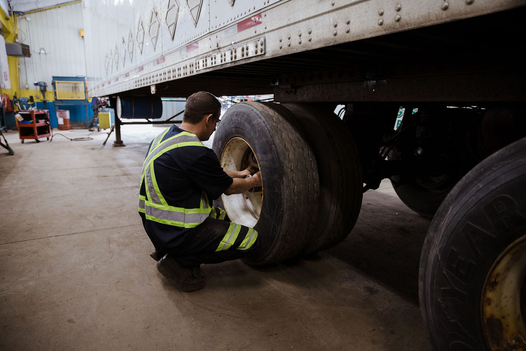 Semi Truck Tire Roadside Assistance - Canada Wide | CANVEC