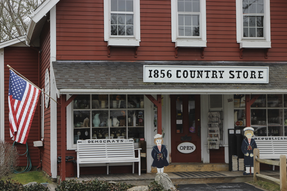 Best Local Stores to Shop At During the Holiday Season