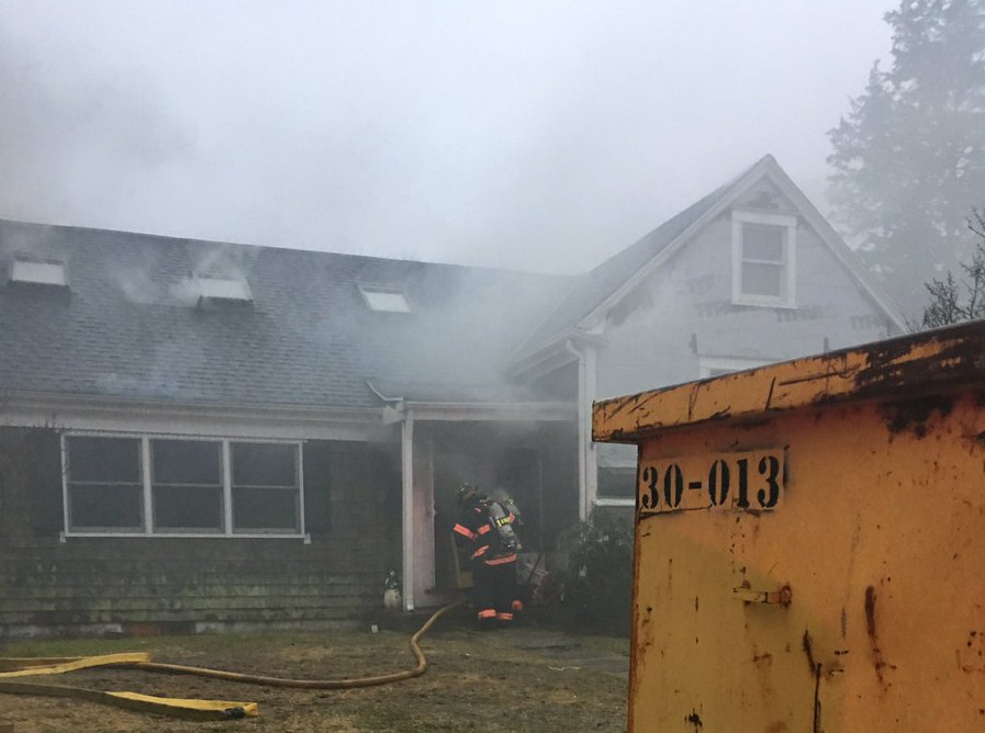2alarm structure fire in Sandwich