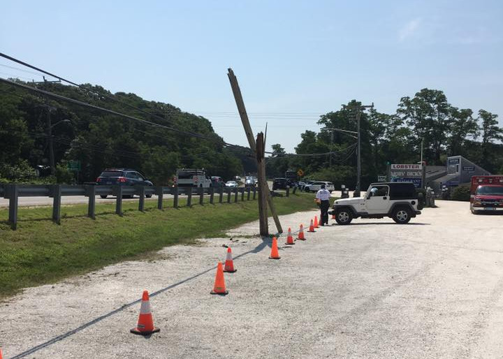 Bus backs into utility pole in Wellfleet restaurant parking lot