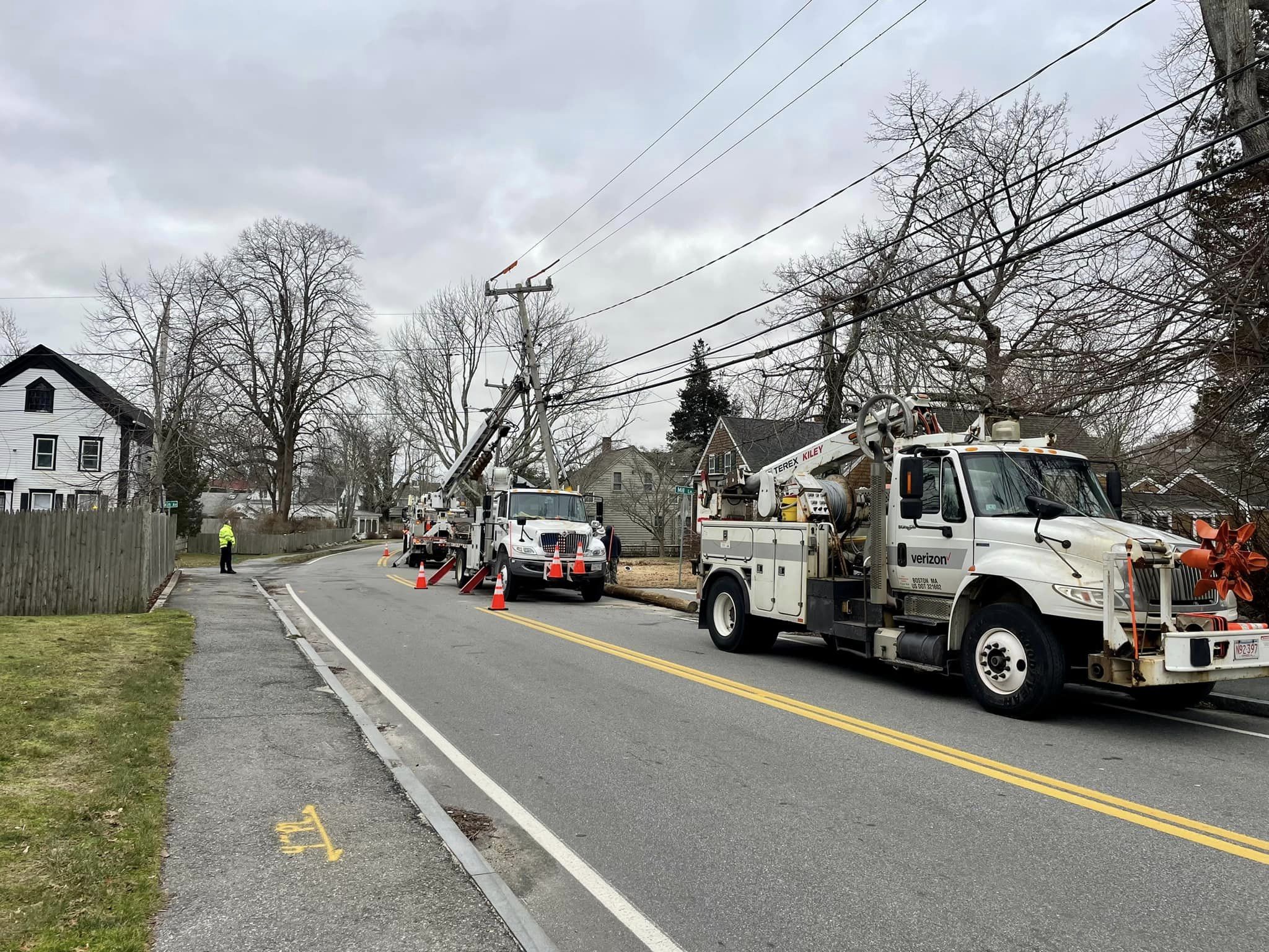 One lane of Old Main Street in Yarmouth closed due to overnight car vs