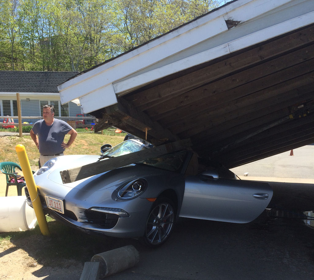 Porsche vs car wash in Orleans