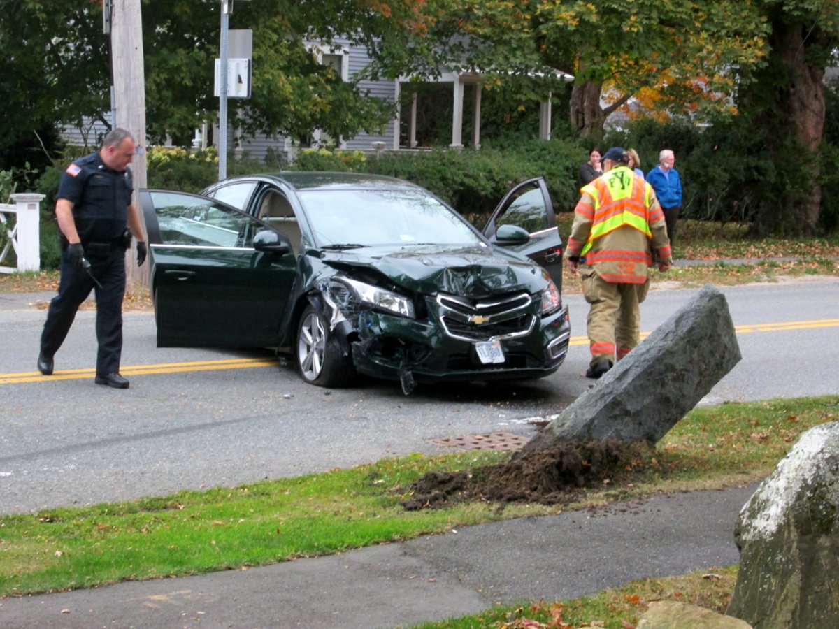 One injured in Yarmouth crash