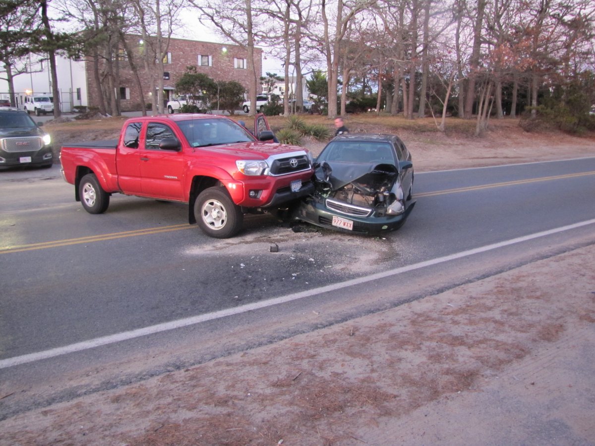 One injured in Yarmouth crash