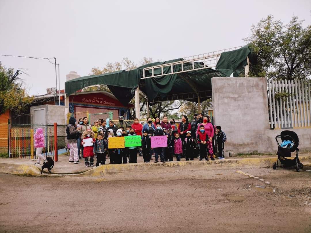 Madres de familia de la Villa de Esperanzas tomaron Kínder porque están