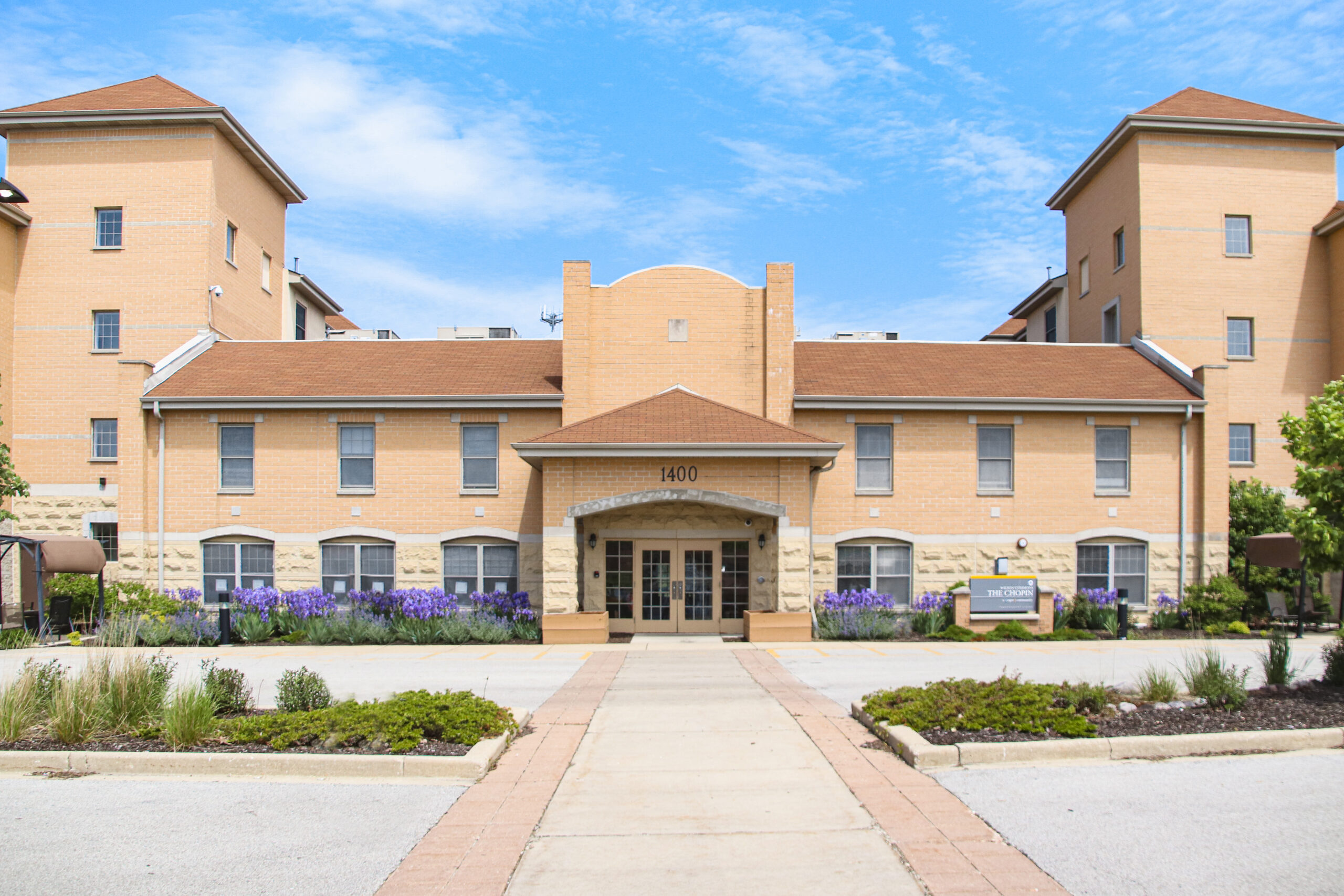 Assisted Living & Independent Living in Milwaukee, WI Wilson Commons