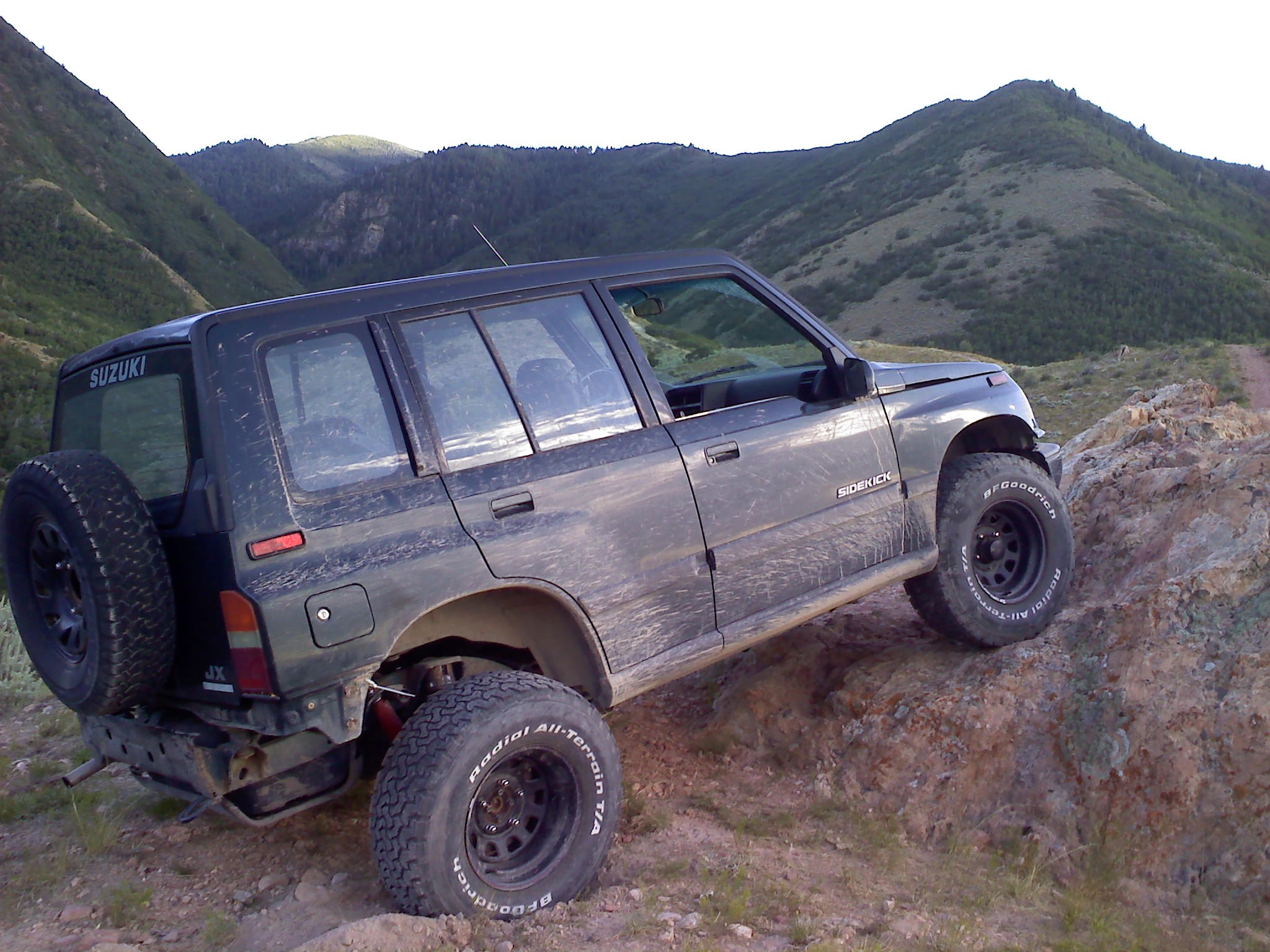 Suzuki Sidekick Car info guide