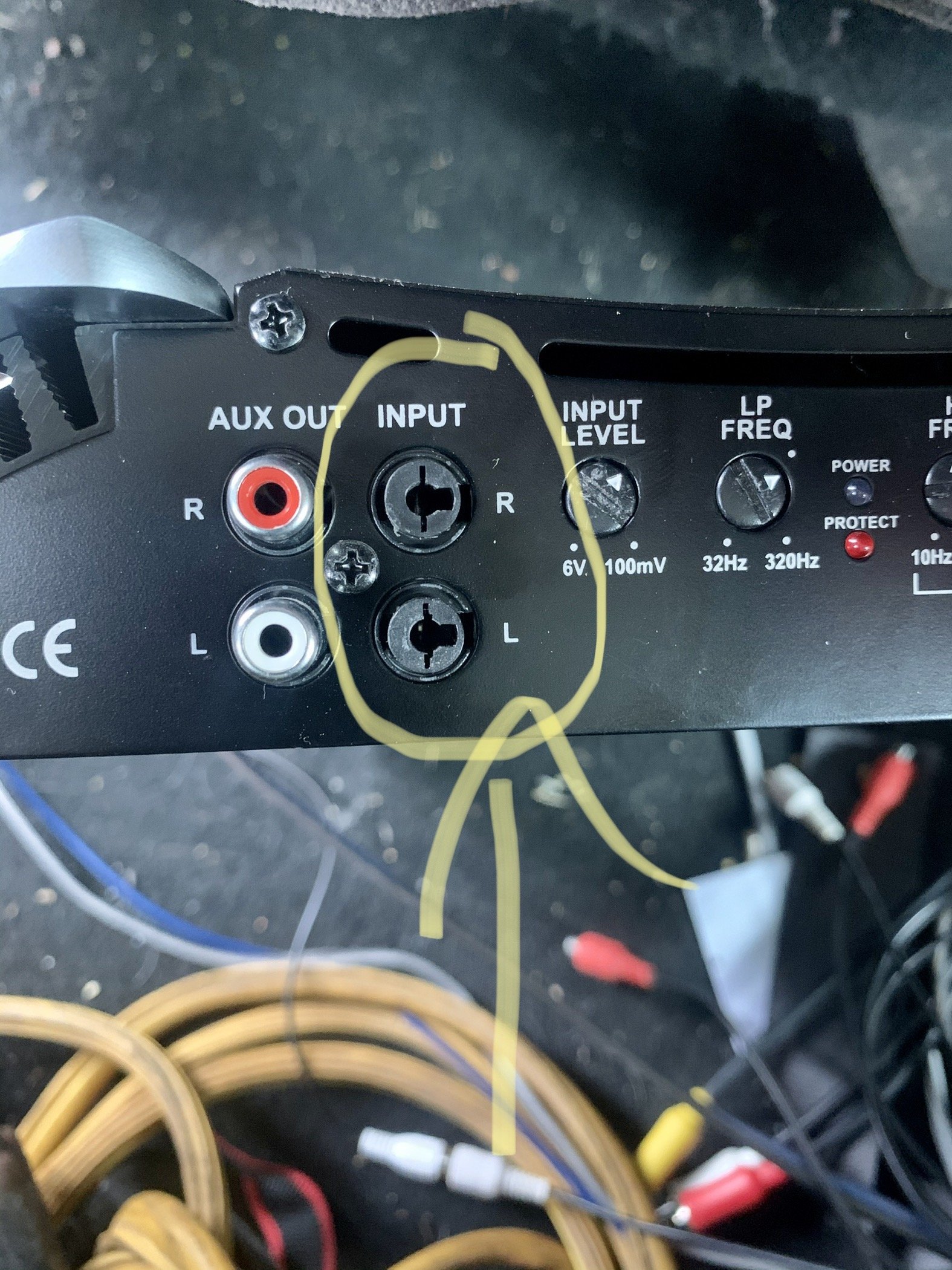 Put RCA jacks on amplifier loud vibration noise without
