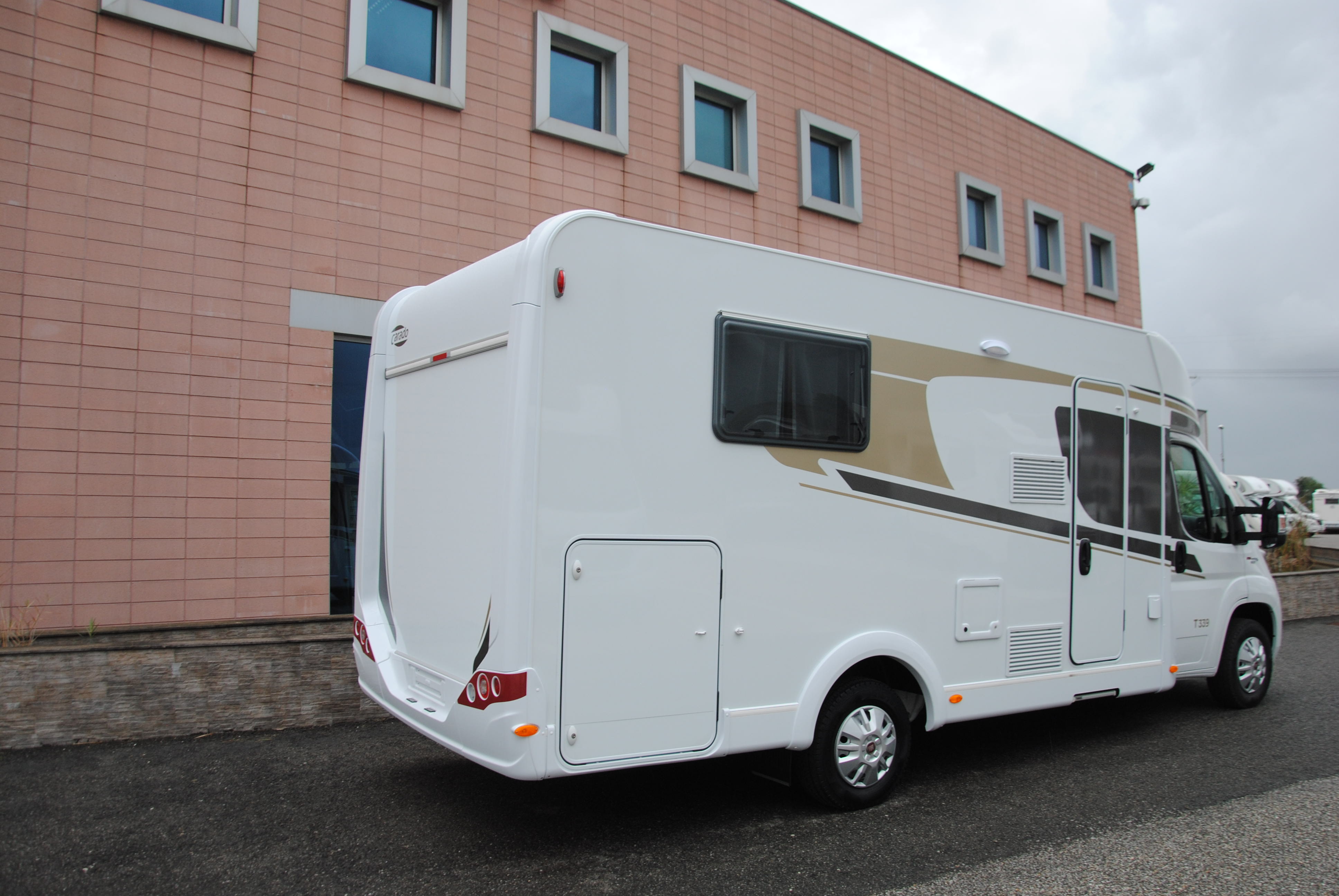 Camper Semintegrale Carado T 339 semintegrale lungo 6,99