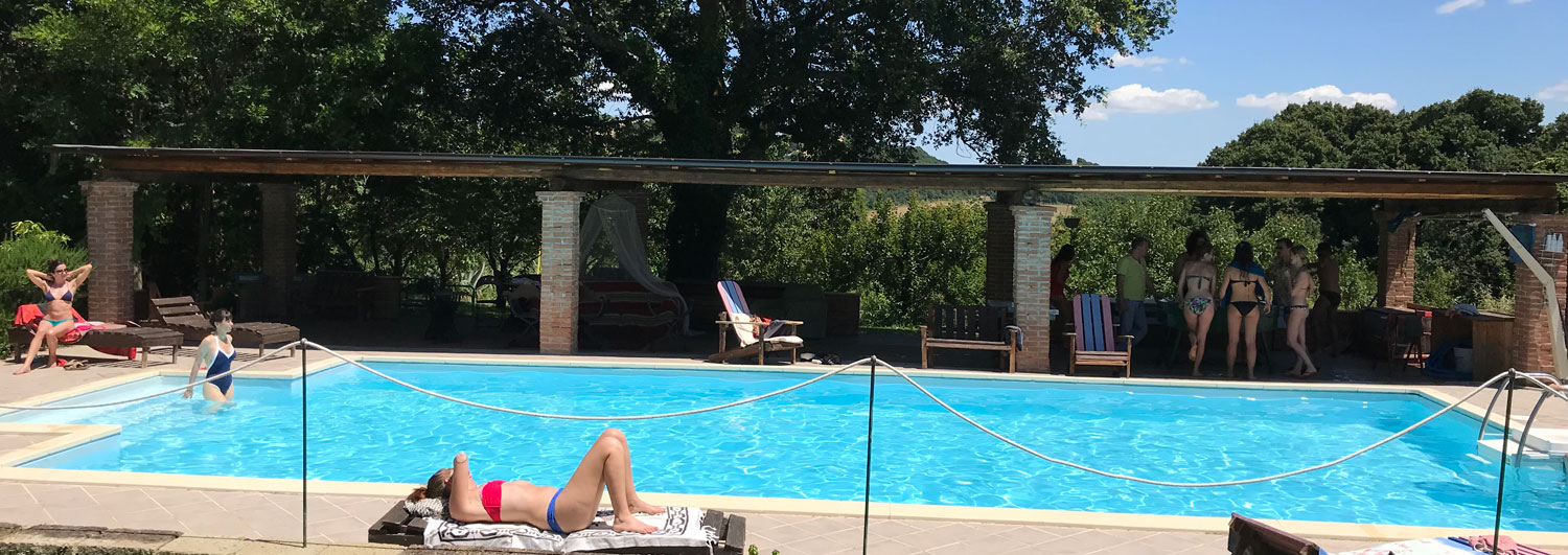with pool, Self Catering in Marche