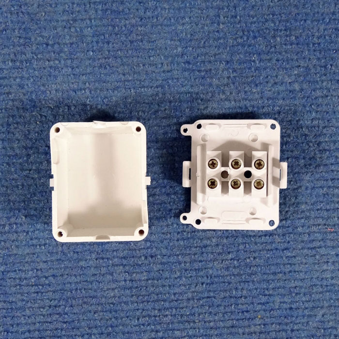 CaravansPlus Junction Box, Small, 3 Wire, 50mm x 40mm Joiners