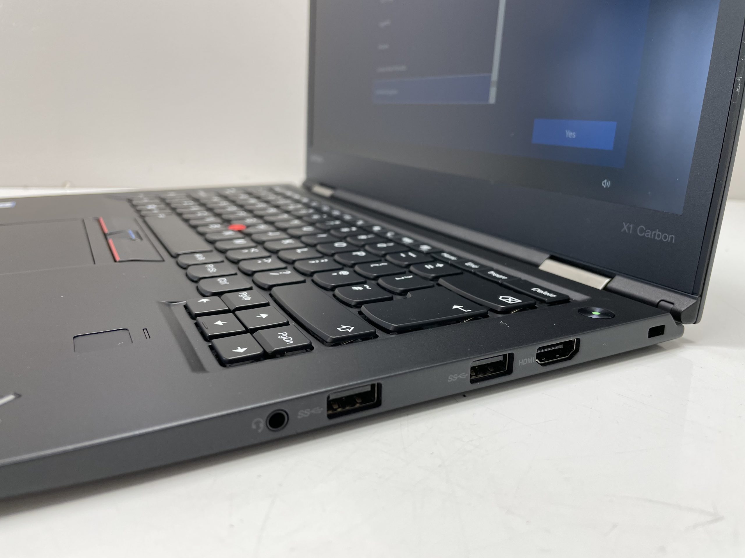 Lenovo ThinkPad X1 Carbon 4th Gen Core i56300U 180GB SSD