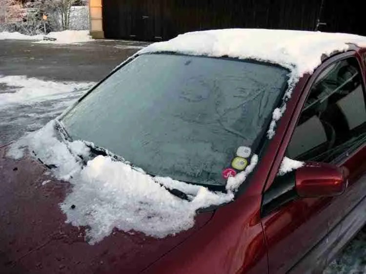 How to Keep Windshield From Icing Up