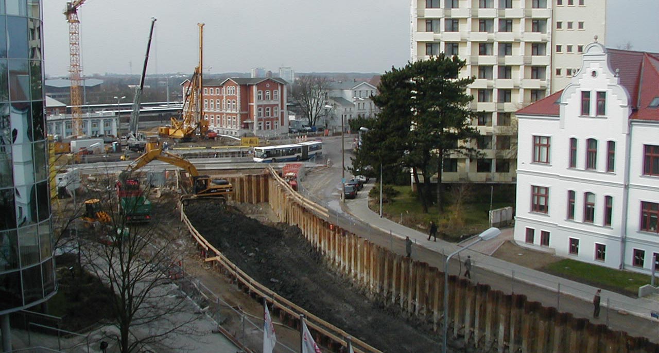 Linking the Rostock Tram Network card_1