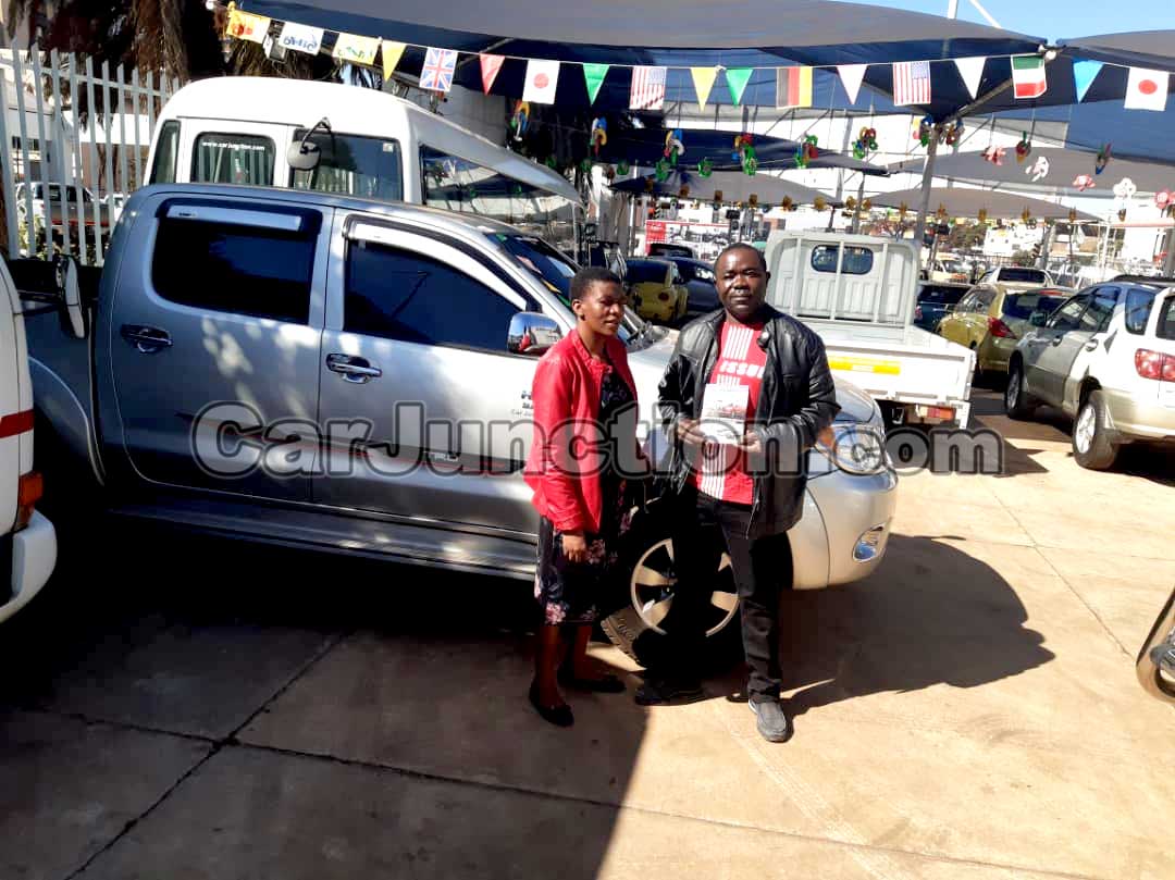 2024 Toyota Hilux Platinum white pearl for sale Stock No. 122398