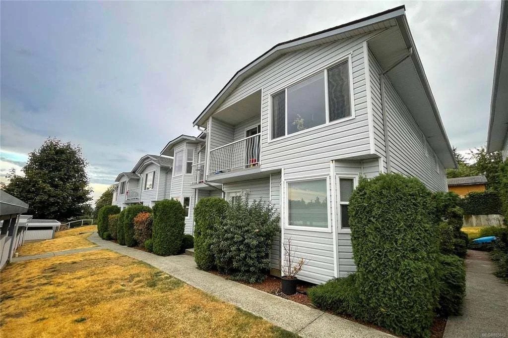 Number 10, 270 Harwell Ave, Nanaimo Condo For Sale