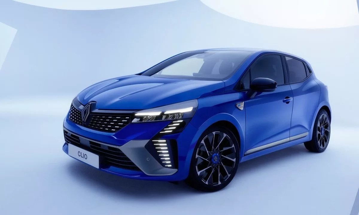 The New Renault Clio facelift features an updated front and cabin