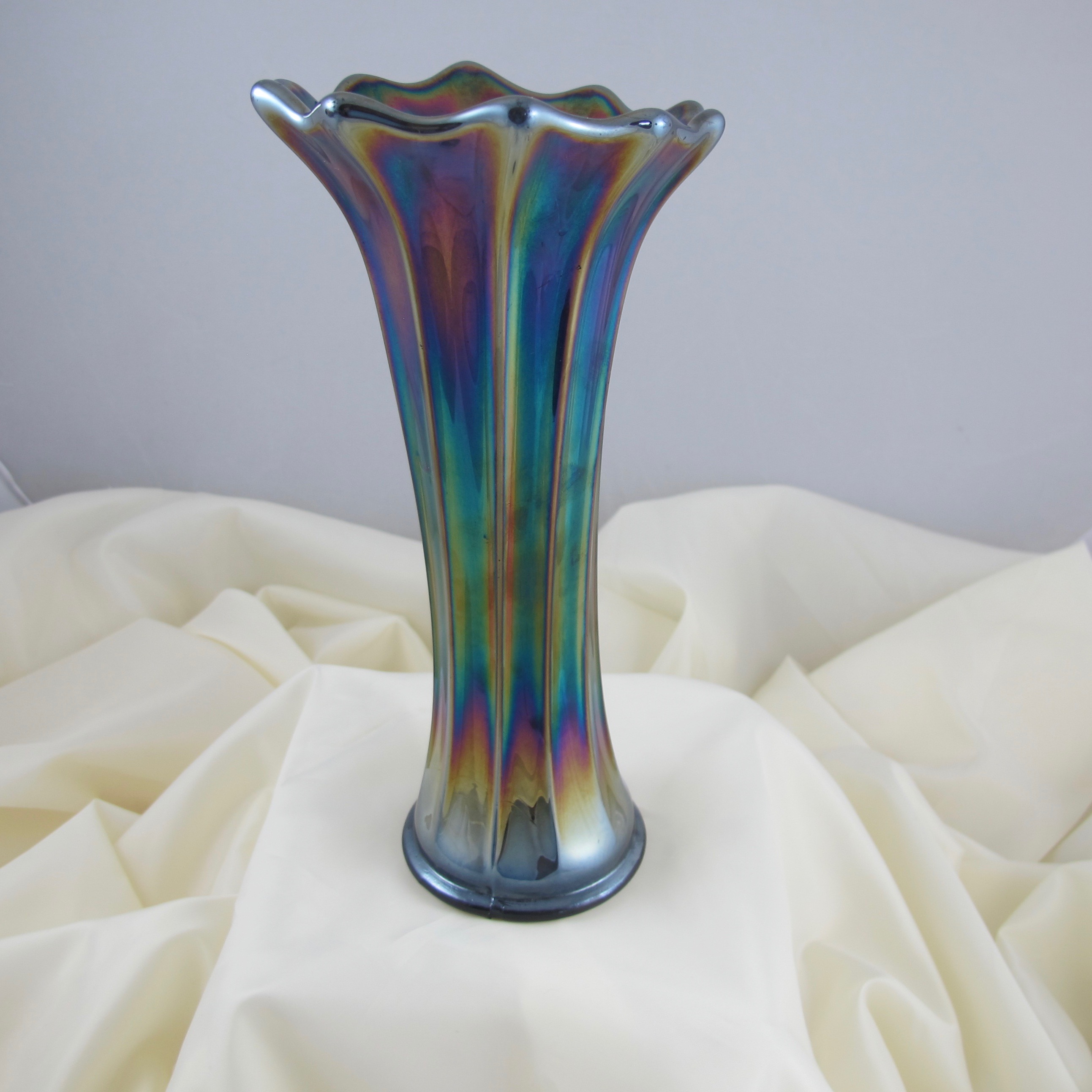 Antique Crown Crystal Purple Australian Gum Tips Carnival Glass Radium