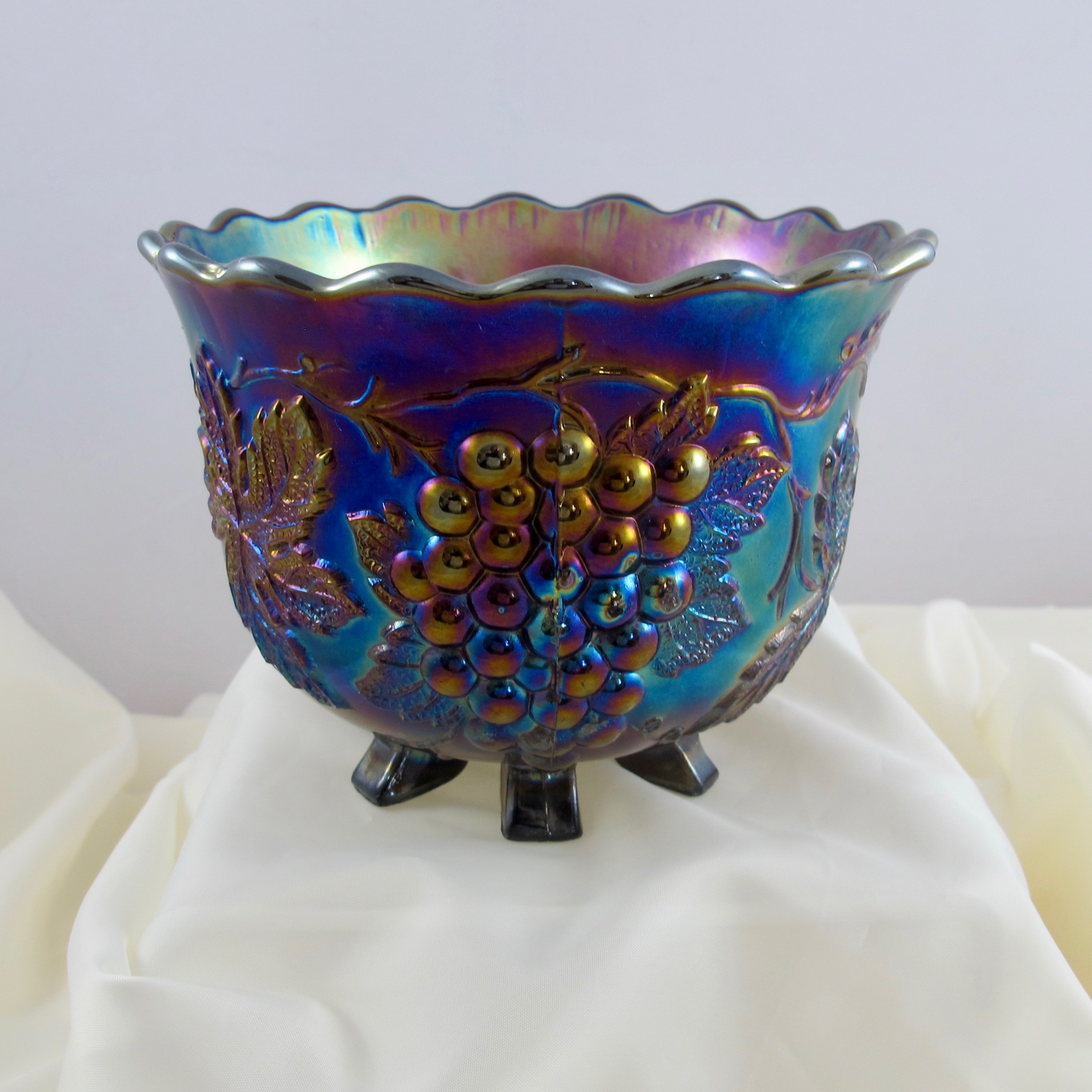 Antique Dugan Amethyst Grape Delight Carnival Glass Nut Bowl Carnival