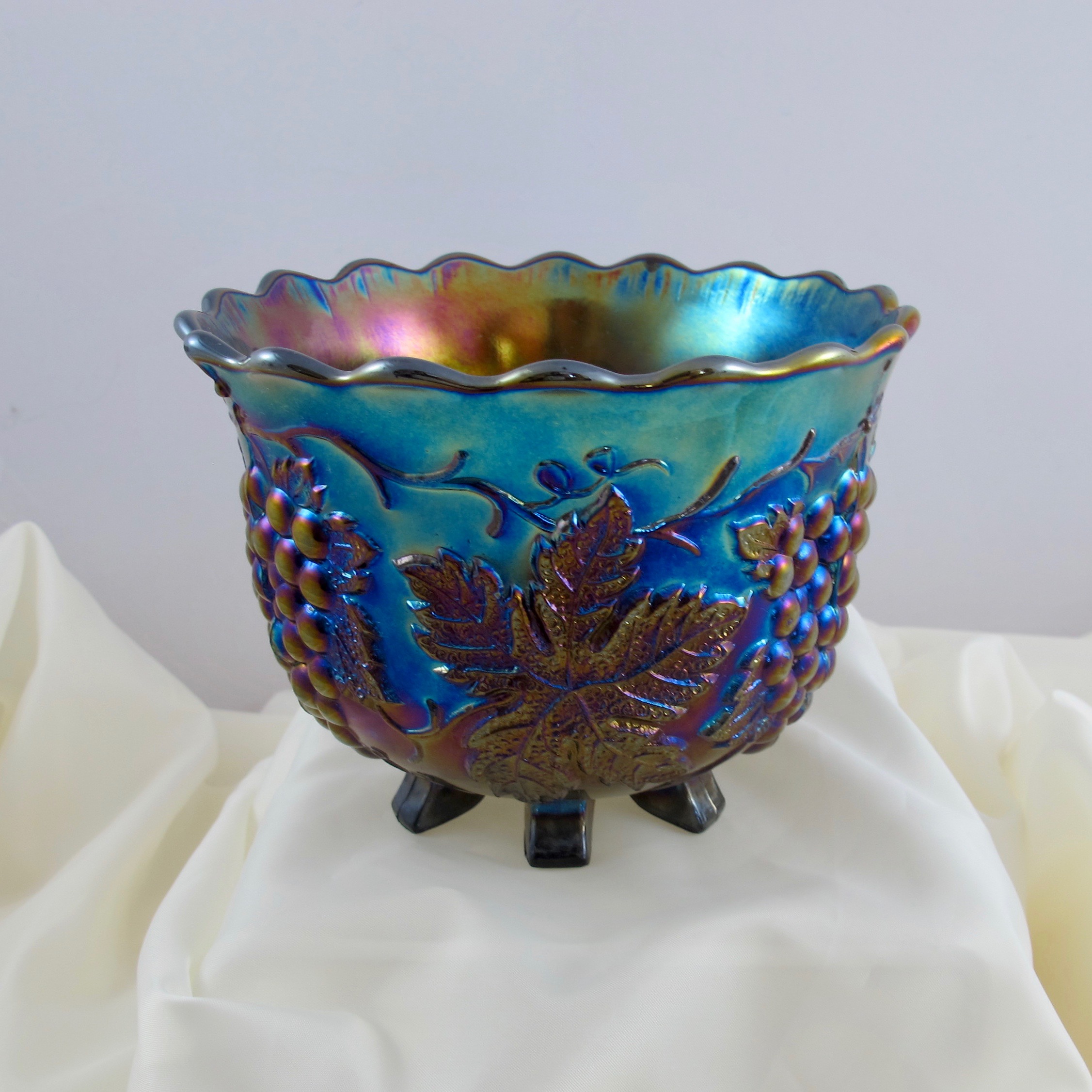 Antique Dugan Amethyst Grape Delight Carnival Glass Nut Bowl Carnival