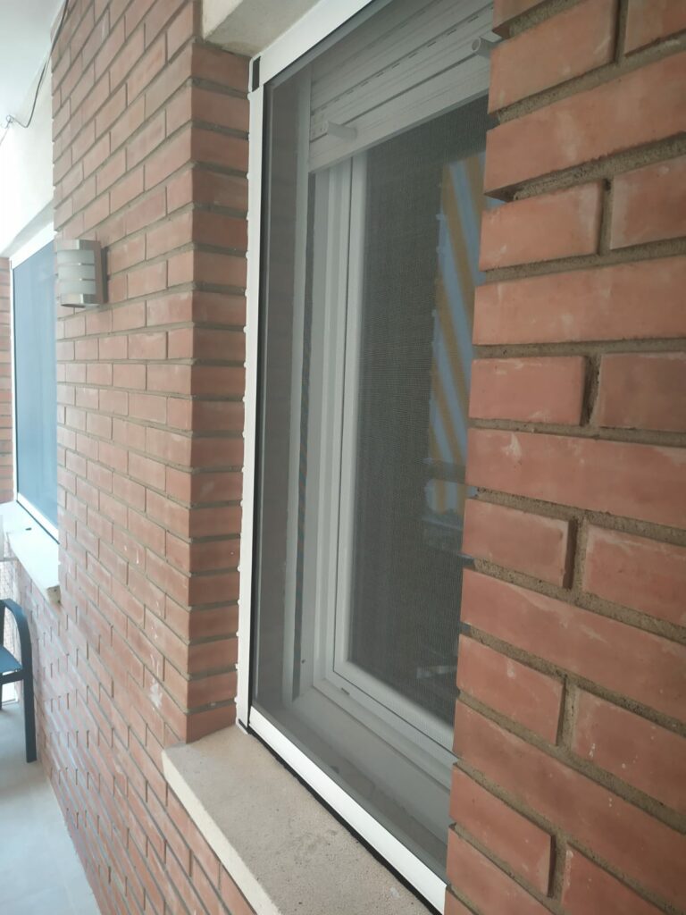 Mosquiteras enrollables Carpintería de Aluminio Barcelona