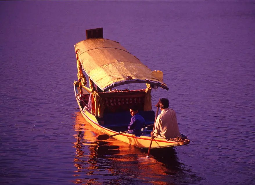 Book Shikara Ride in Dal Lake Srinagar Online Booking