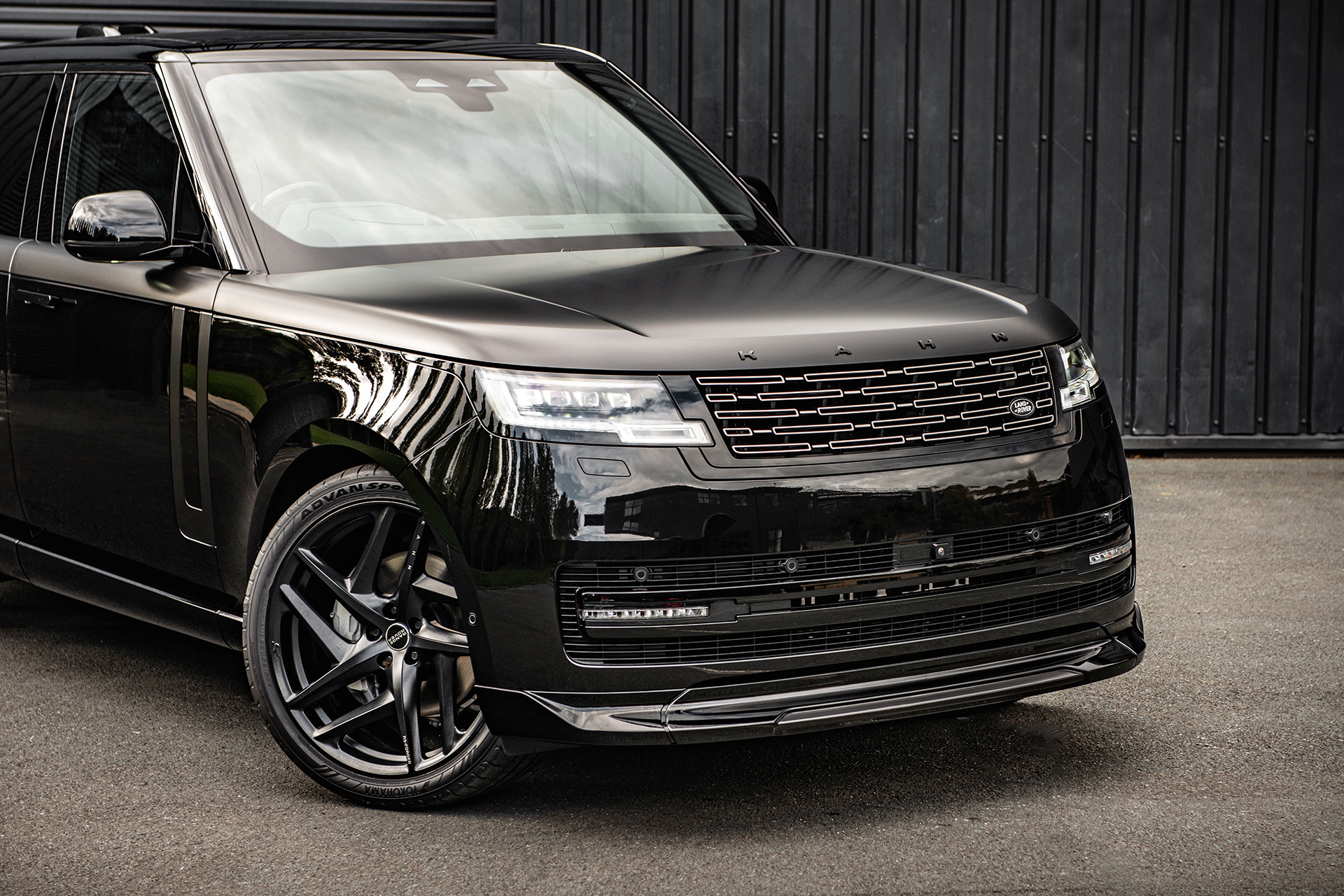 Project Kahn’s 2023 Range Rover Signature Edition Rides On 10k 24Inch