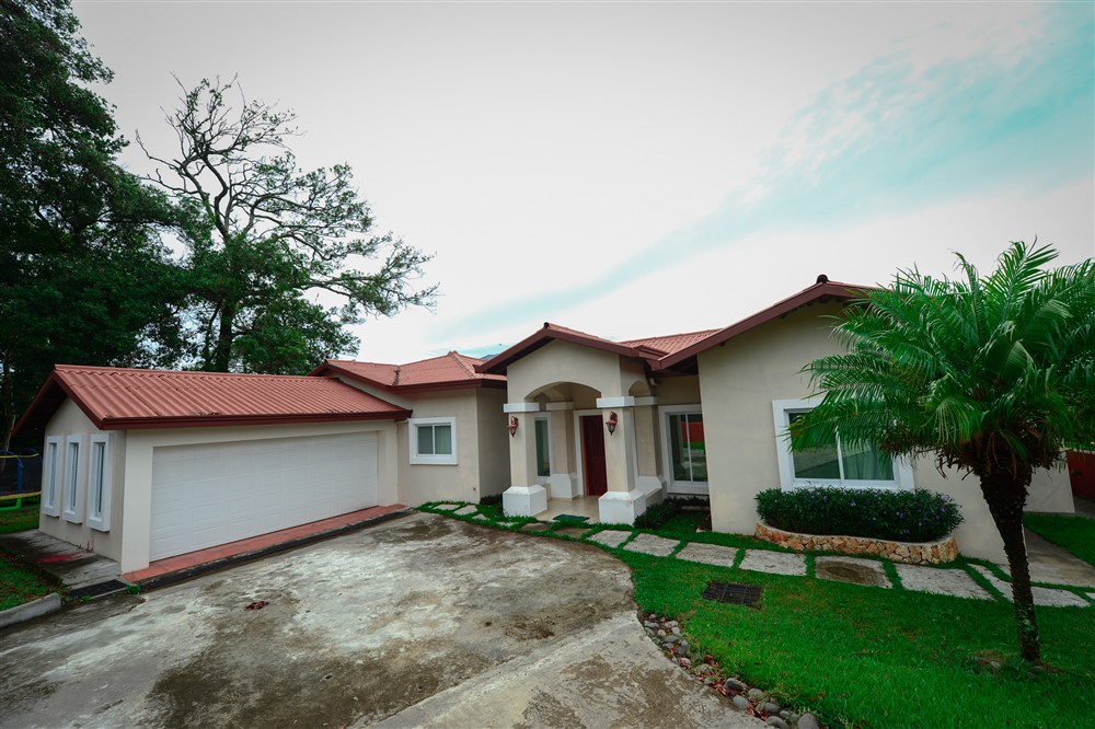 Sold by Casa Solution House for Sale in Nice Neighborhood with Pretty