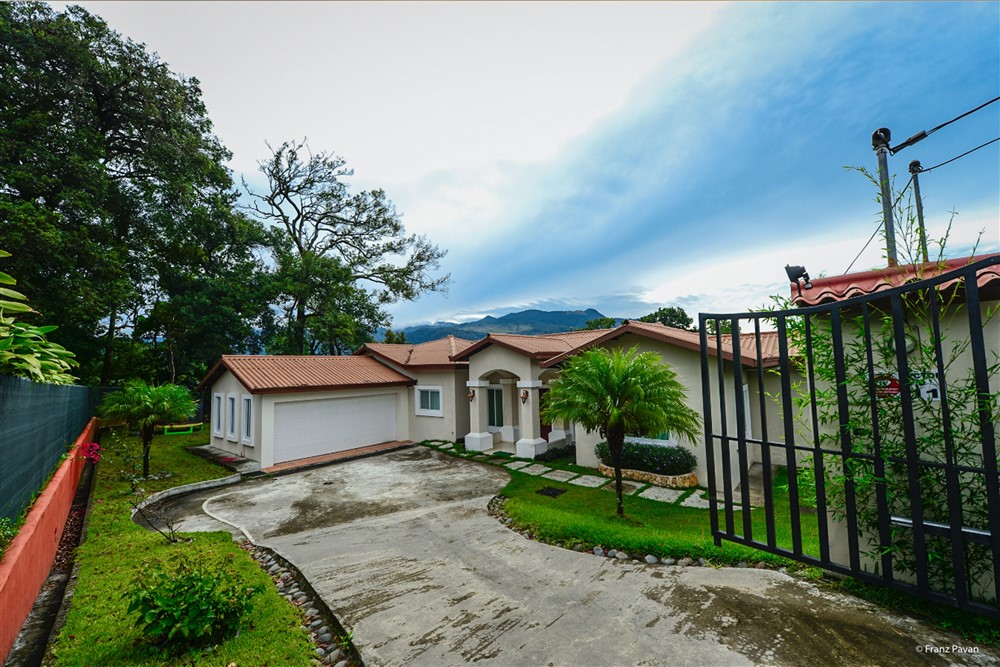 Sold by Casa Solution House for Sale in Nice Neighborhood with Pretty