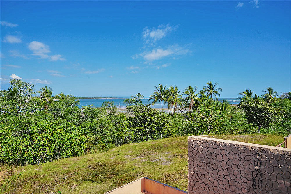 Under Contract Boca Chica, Panama Large Oceanfront Condominium Villas