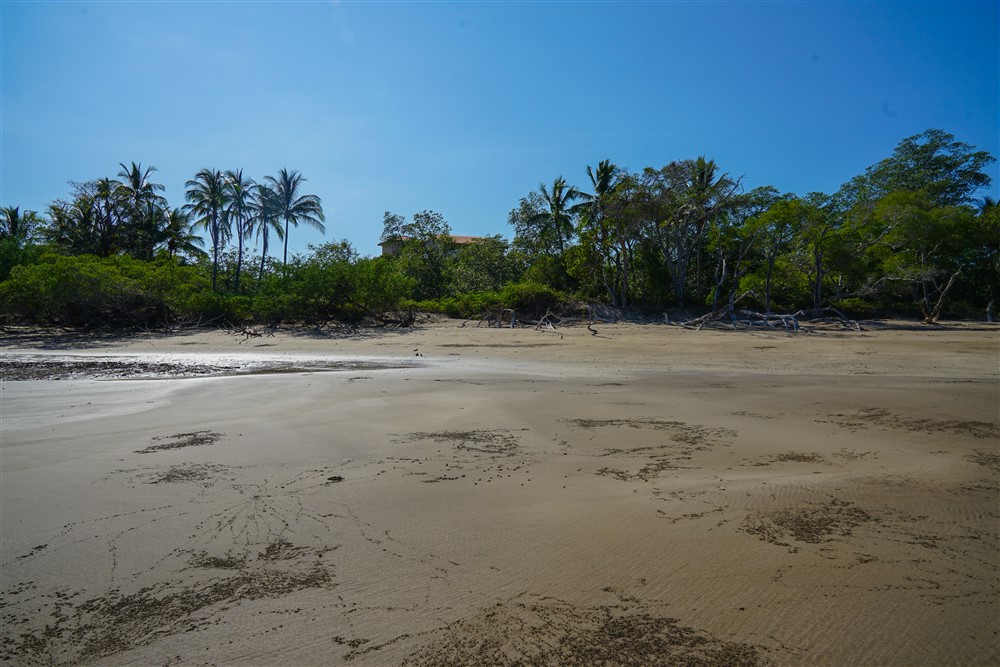Under Contract Boca Chica, Panama Large Oceanfront Condominium Villas